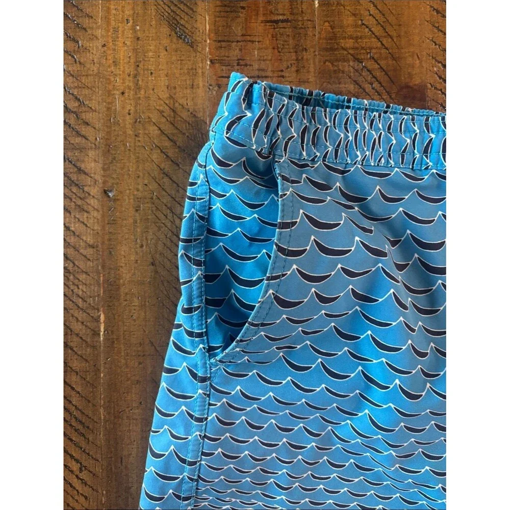 Psycho Bunny Blue Wave Print Boys Lined Swim Trunks in Size 10-12